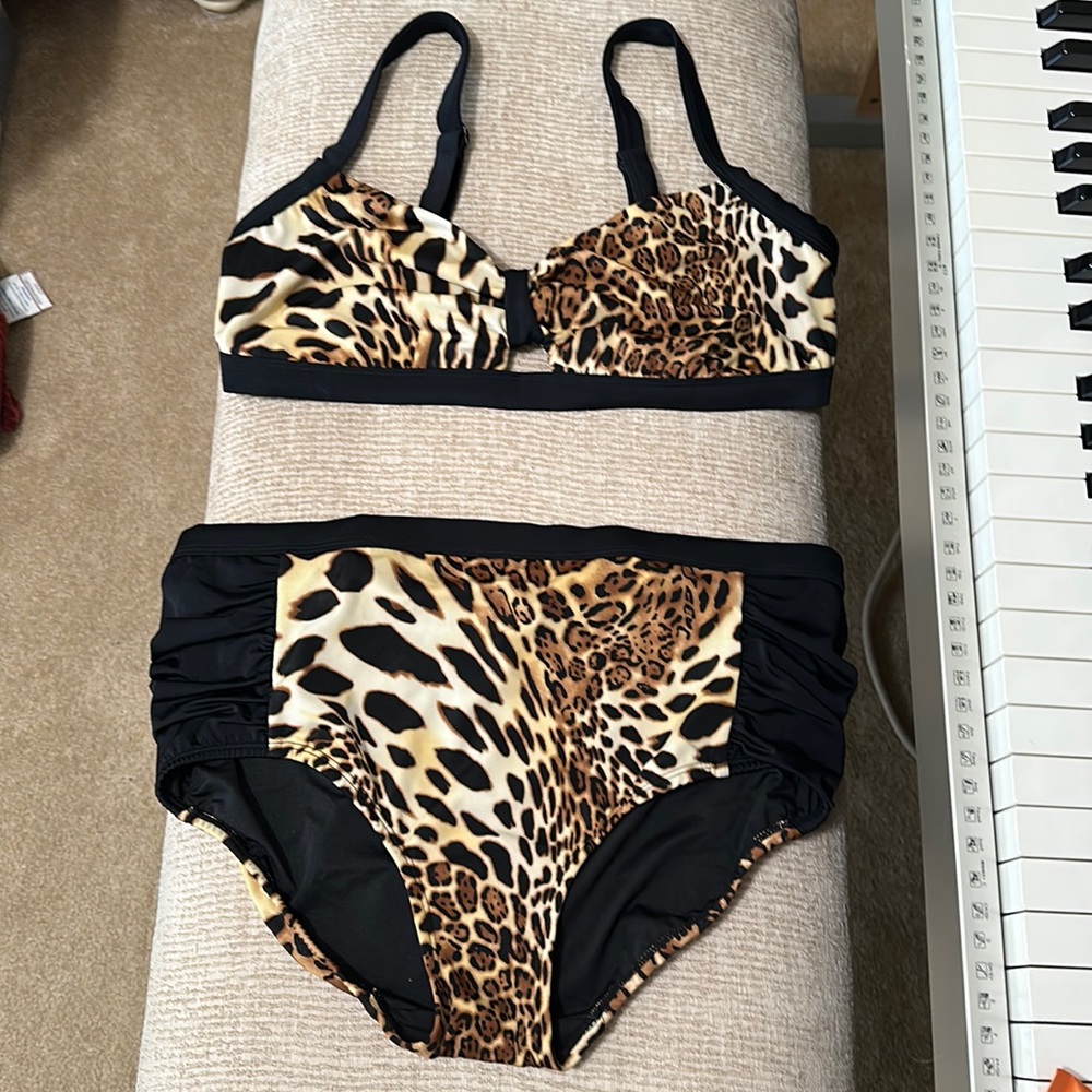 Venus 2 piece bathing suit size 20